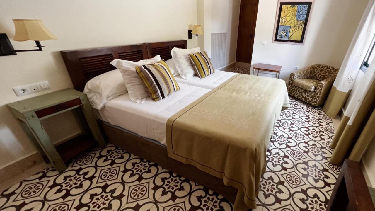 Hotel Sindhura Вехер де ла Фронтера Екстериор снимка