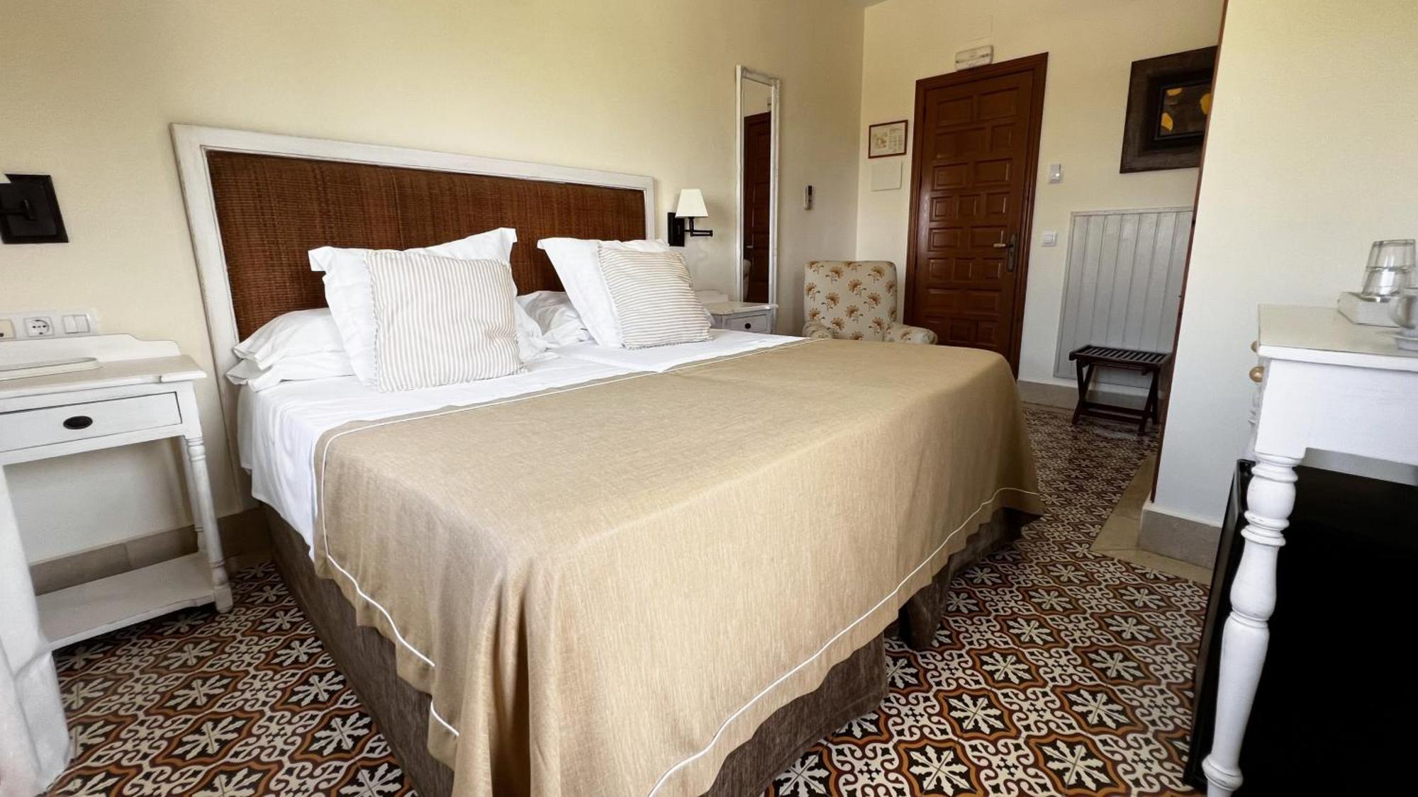 Hotel Sindhura Вехер де ла Фронтера Екстериор снимка